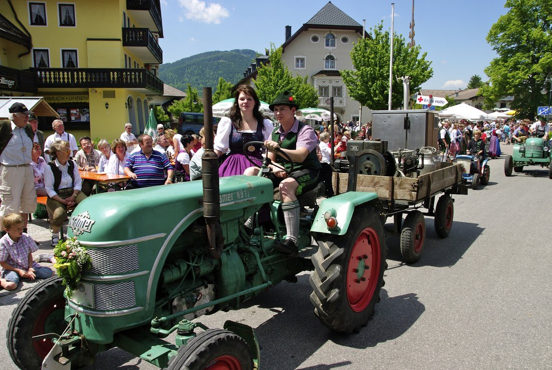 Tractor with trailer at the Pfingstroas in Inzell