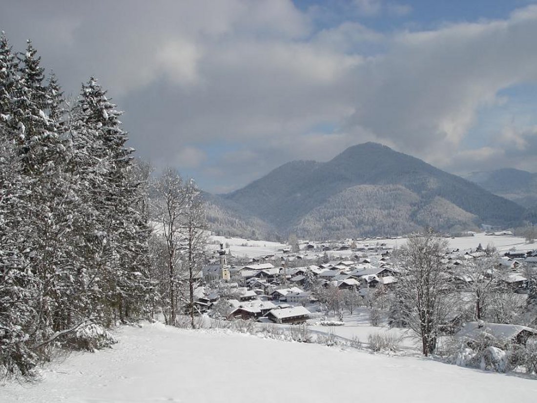 Ausblick auf das winterliche Rei im Winkl (vom Landhaus Bauhofer aus gesehen)