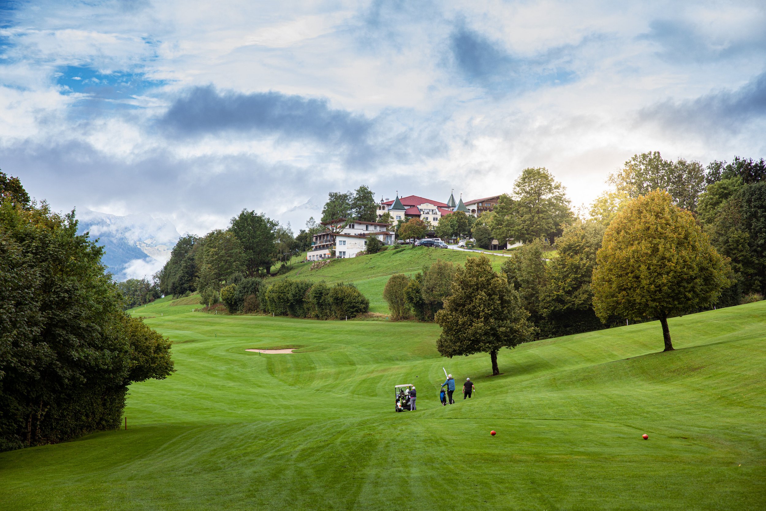 Blick auf das Reit im Winkler Golfclubhaus und Hotel Peternhof