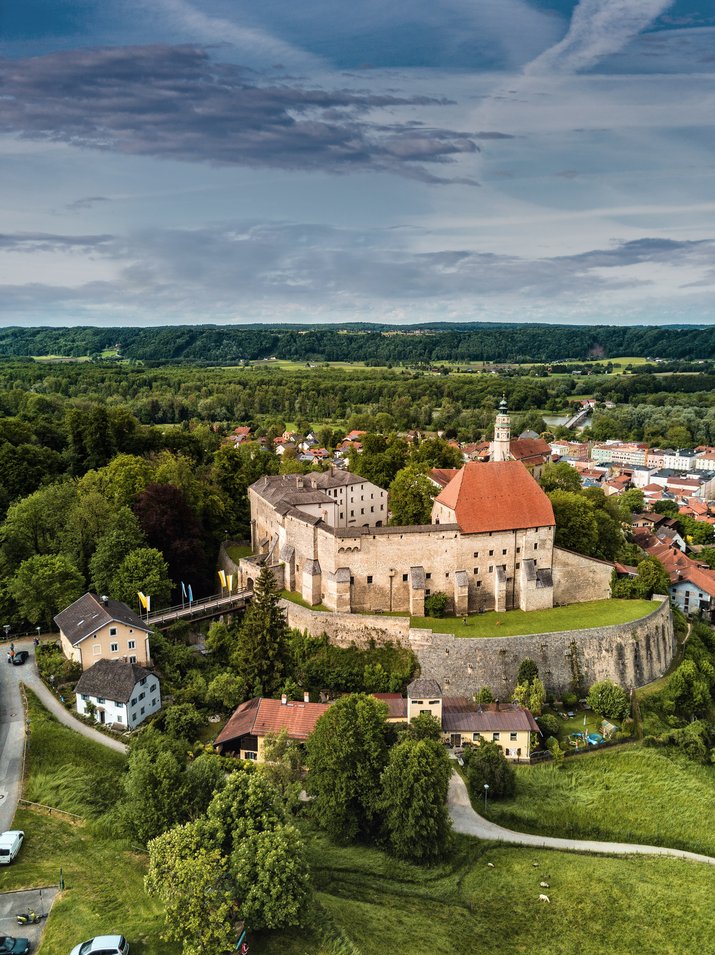 Luftbild der Burg in Tittmoning