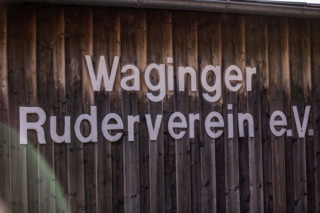 Schriftzug Waginger Ruderverein e.V.