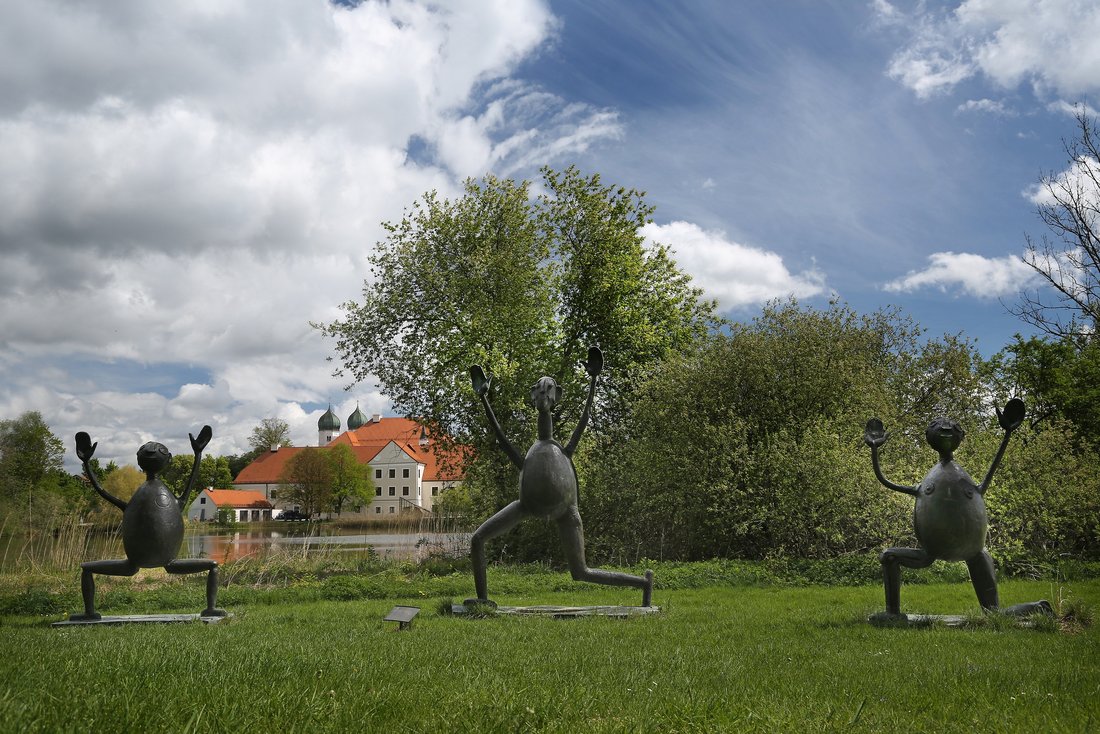 Skulpturengruppe Bild des Hoffens bei Kloster Seeon