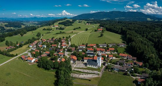 Luftbild der Gemeinde Surberg