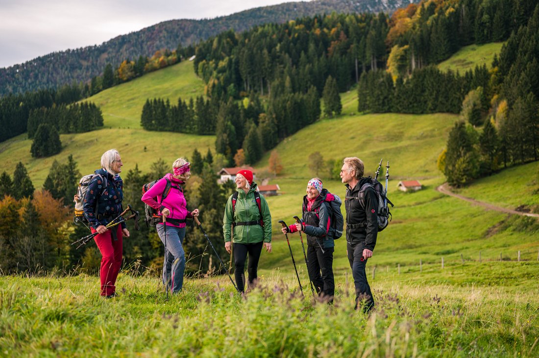 Wandergruppe bei der Rachlalm in Grassau im Herbst