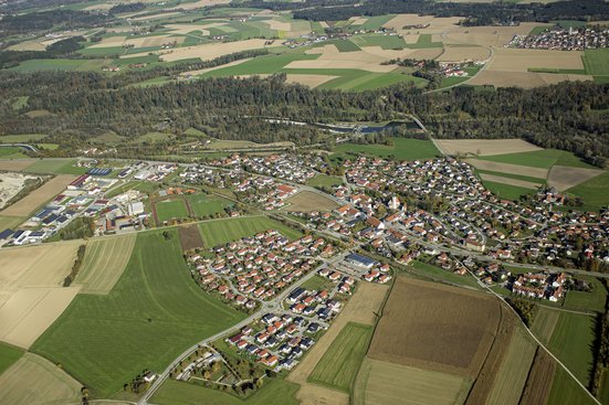Luftbild der Gemeinde Tacherting