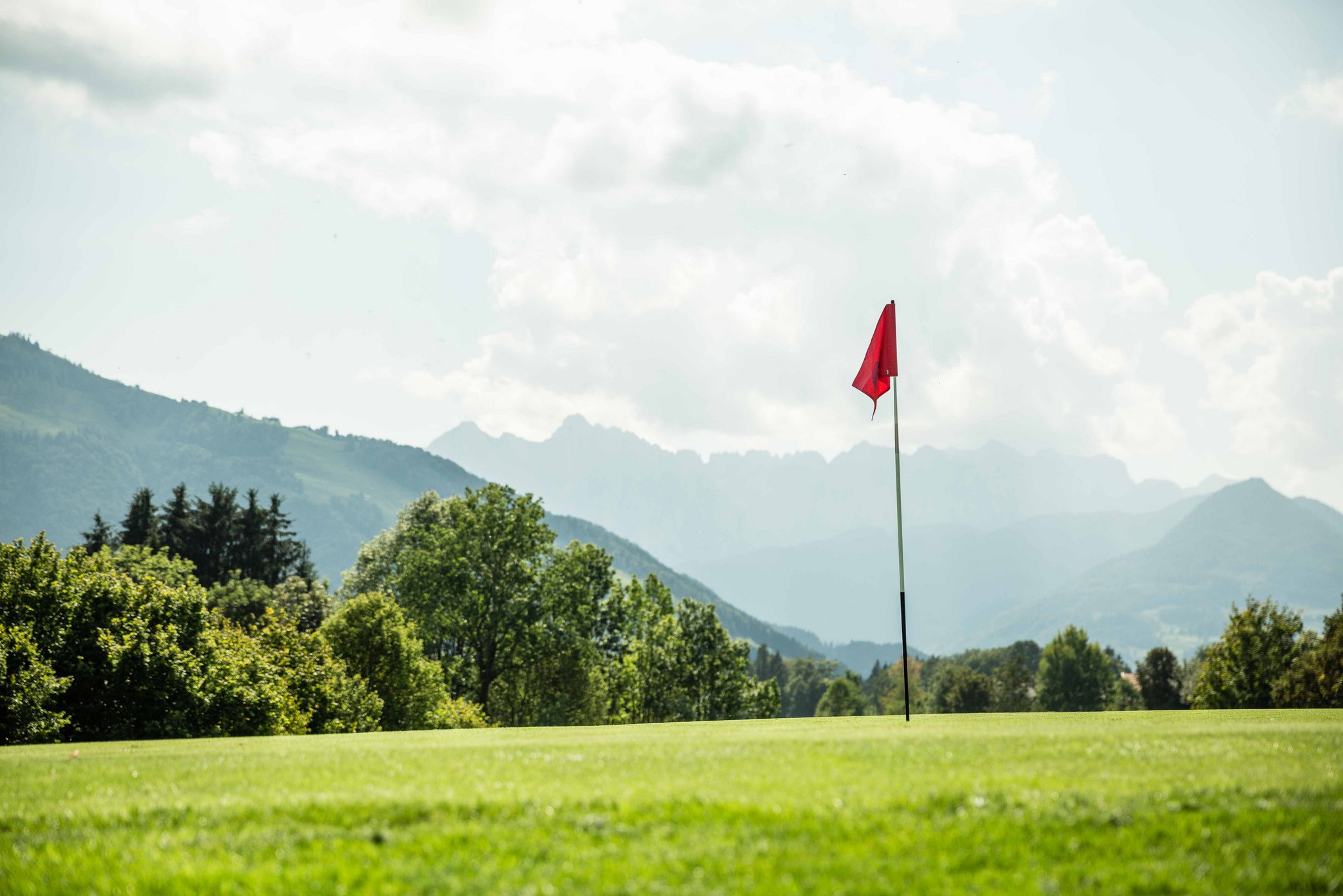 Golf flag at the Reit im Winkl golf club