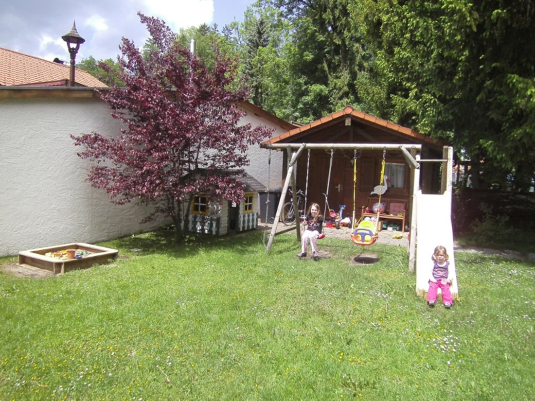 Spielplatz im Garten für unsere kleinen Gäste