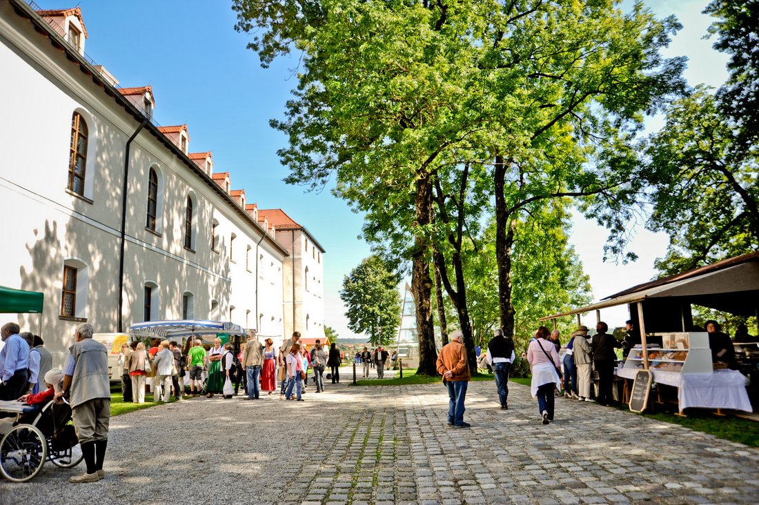 Kloesterlicher Markt Kloster Seeon