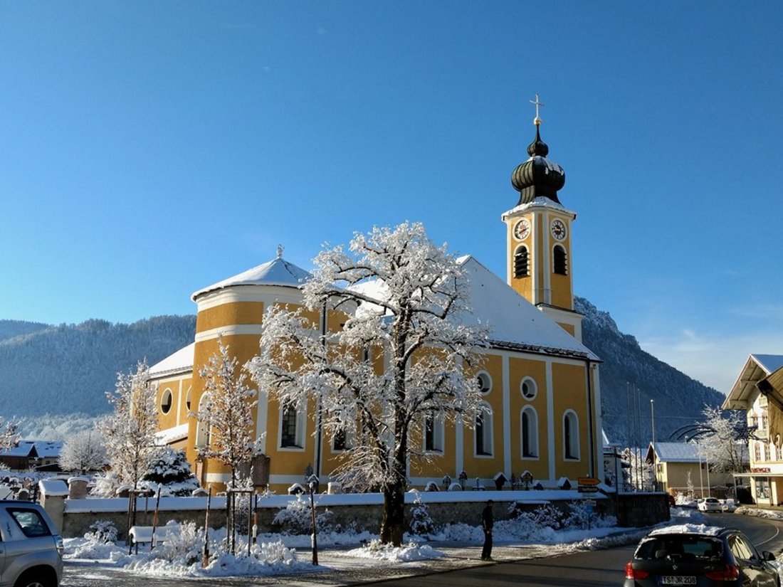 Unterwössner Kirche im Winterkleid
