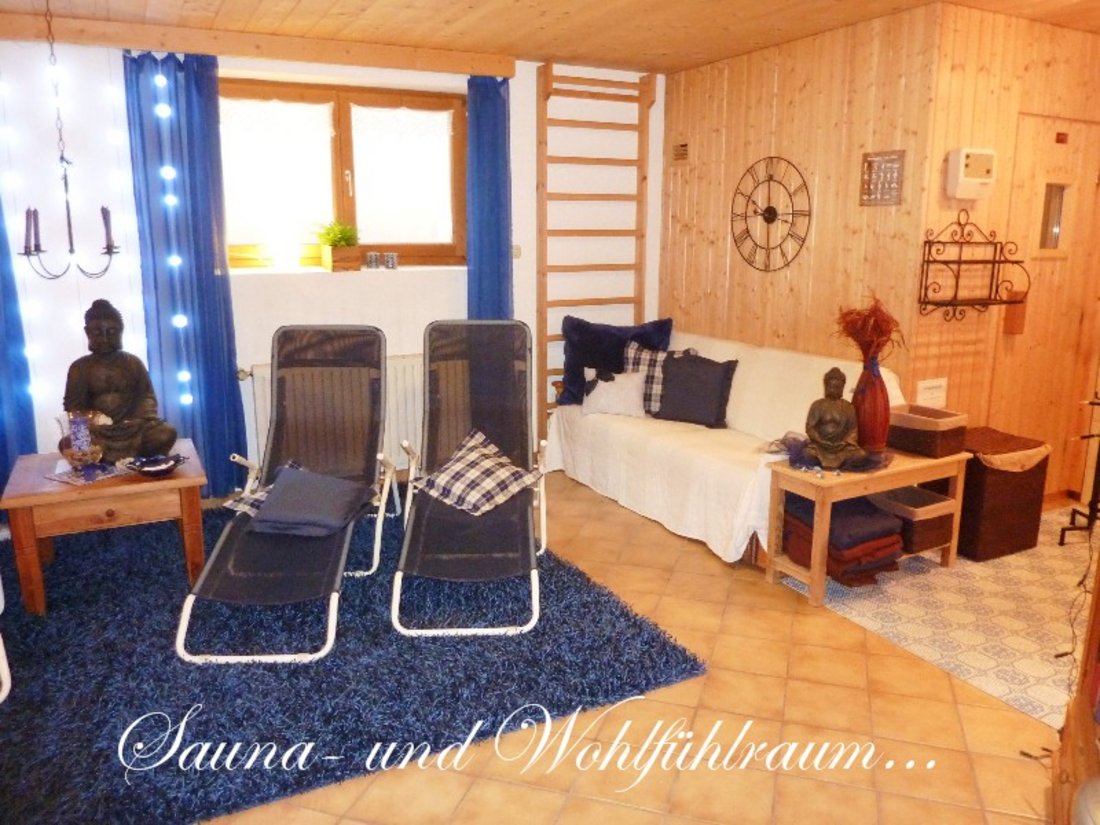 Sauna- und Wohlfühlraum mit kuscheligen Sauna- und Duschtüchern & Bademäntel...