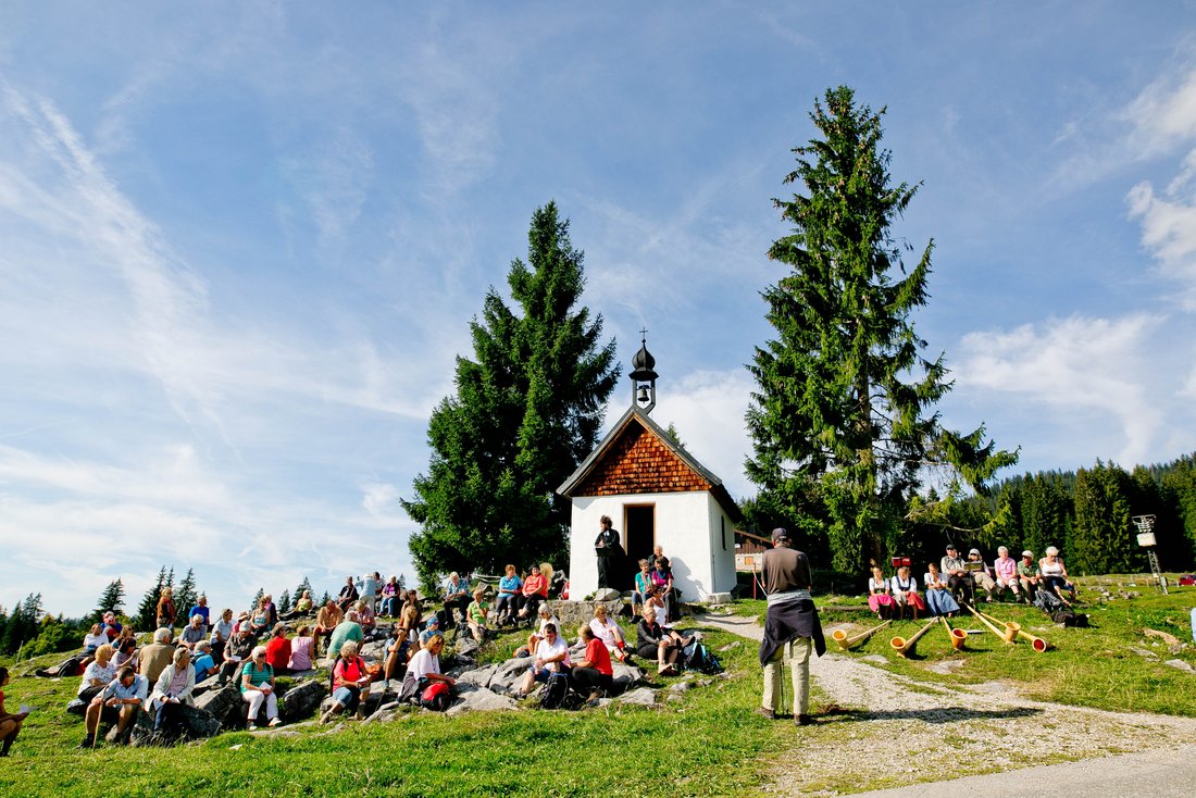 Berggottesdienst zum Chiemgau Almumtrieb an der Kapelle auf der Winklmoosalm
