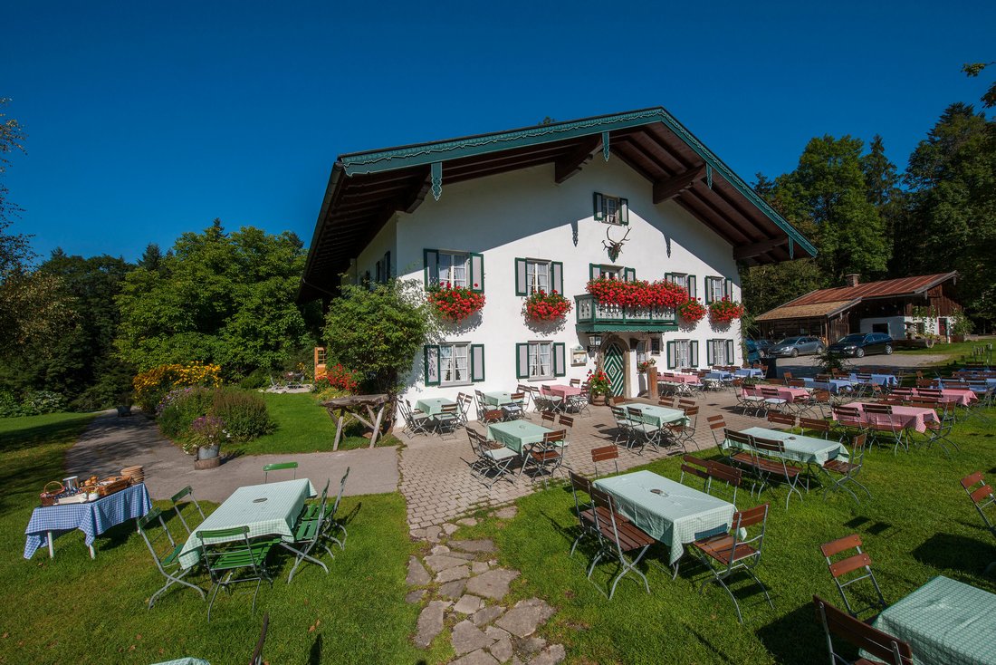 Forsthaus Adlgaß mit Biergarten in Inzell