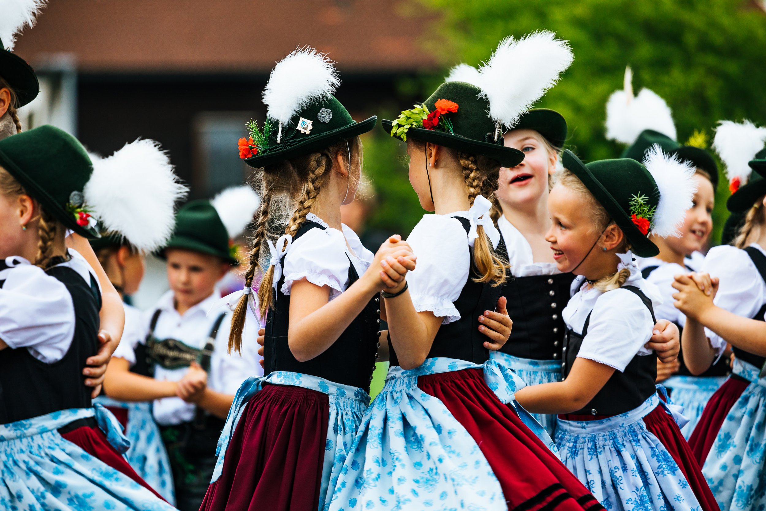 Children's dance at the Pfingstroas in Inzell
