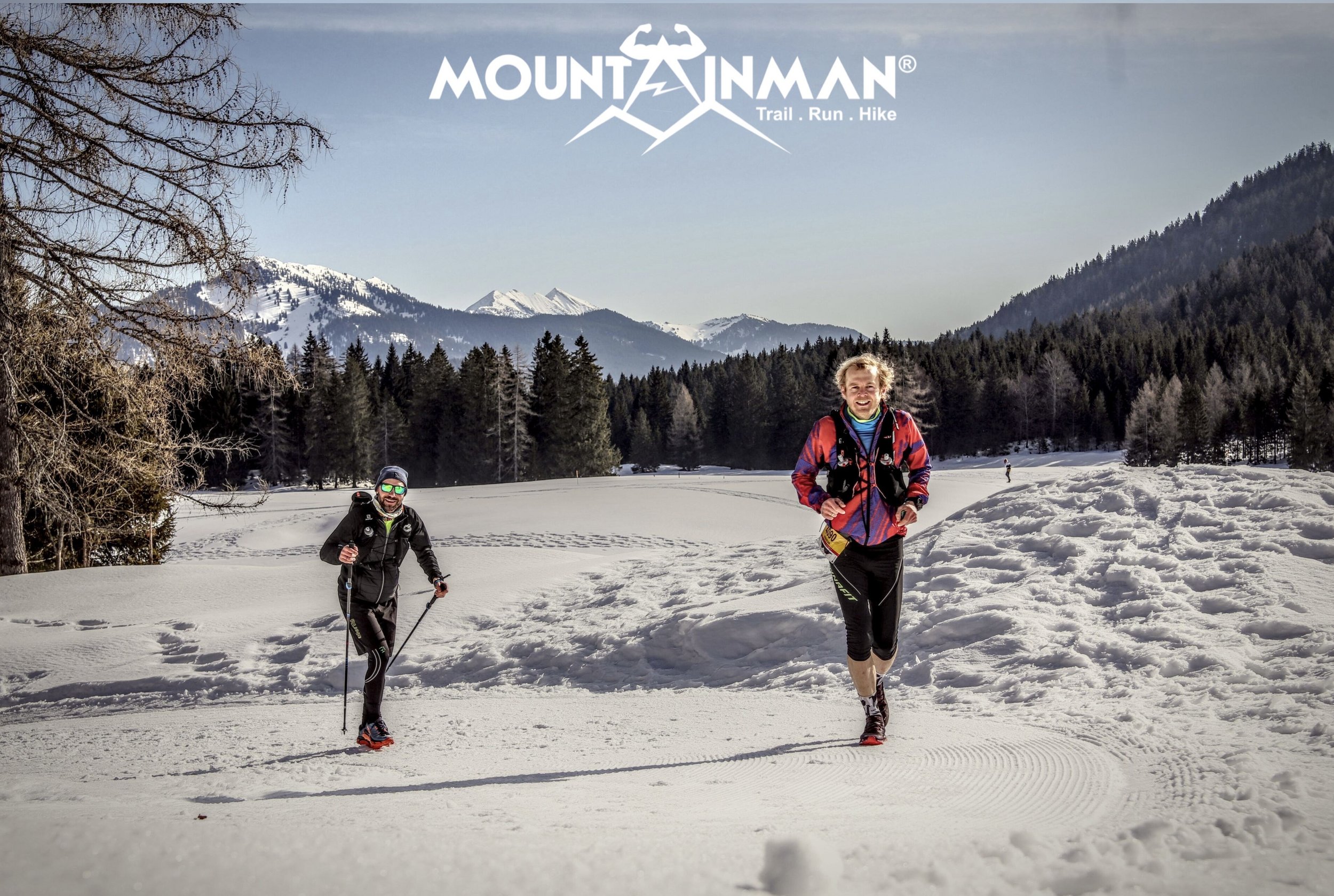 2 Teilnehmer bei der Veranstaltung "Mountainman" in der Winterlandschaft