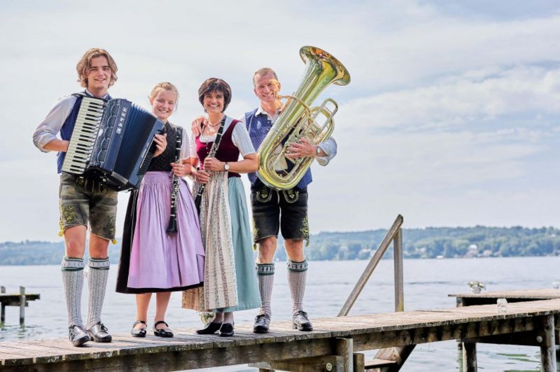 Volksmusik im Brunnenhof: Familienmusik Kellerer