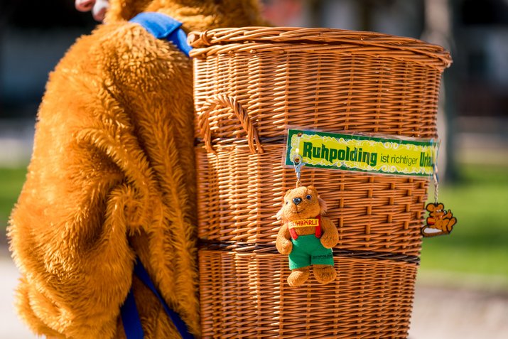 Easter bunny carries his basket through Ruhpolding