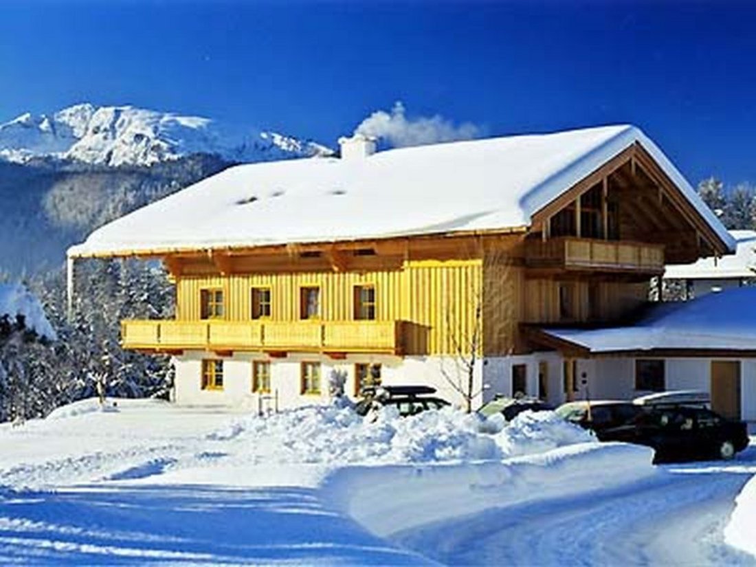 Haus Lofertal im Wintermantel.jpg