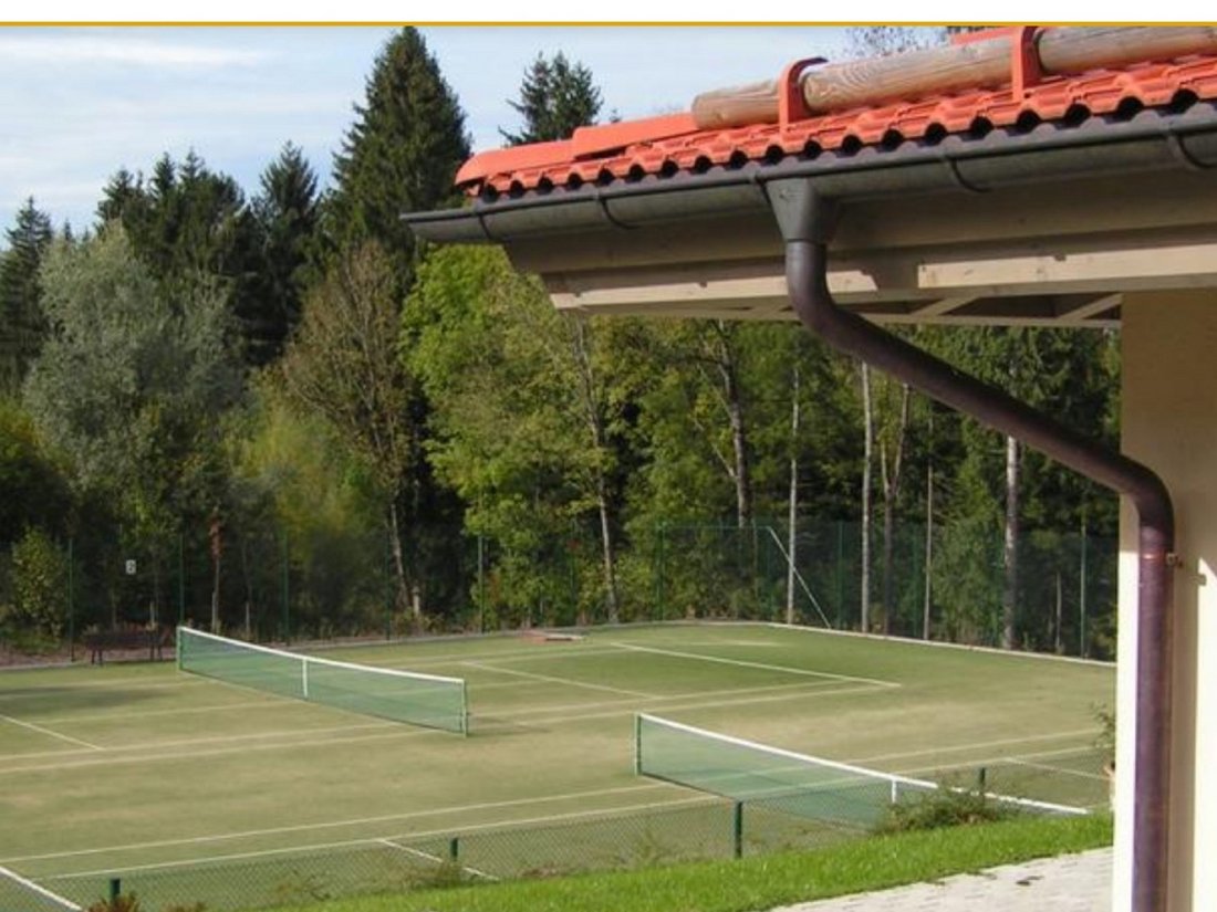 Tennisplatz im Ferienpark Vorauf