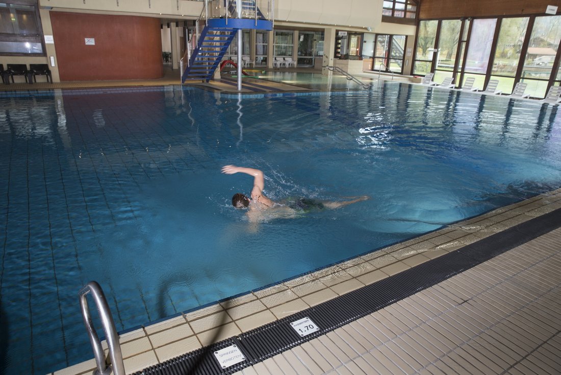 inzell-indoor-leute-badepark-schwimmen-kinder-spass