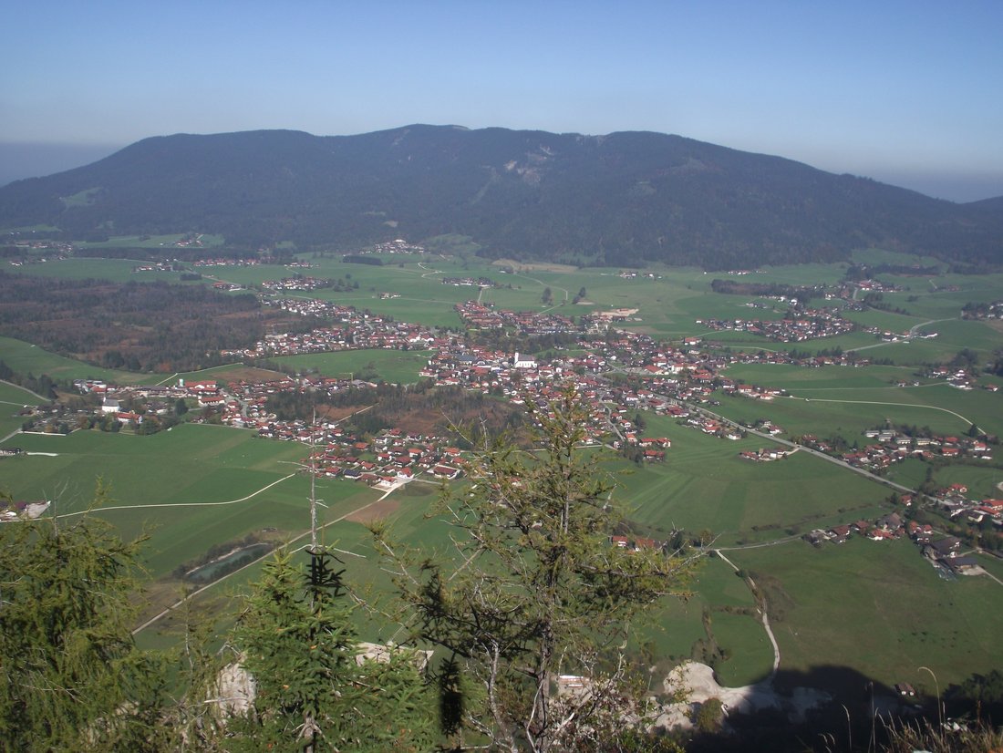 Inzell/Chiemgau: Panoramablick vom Kienberg auf das Inzeller Tal