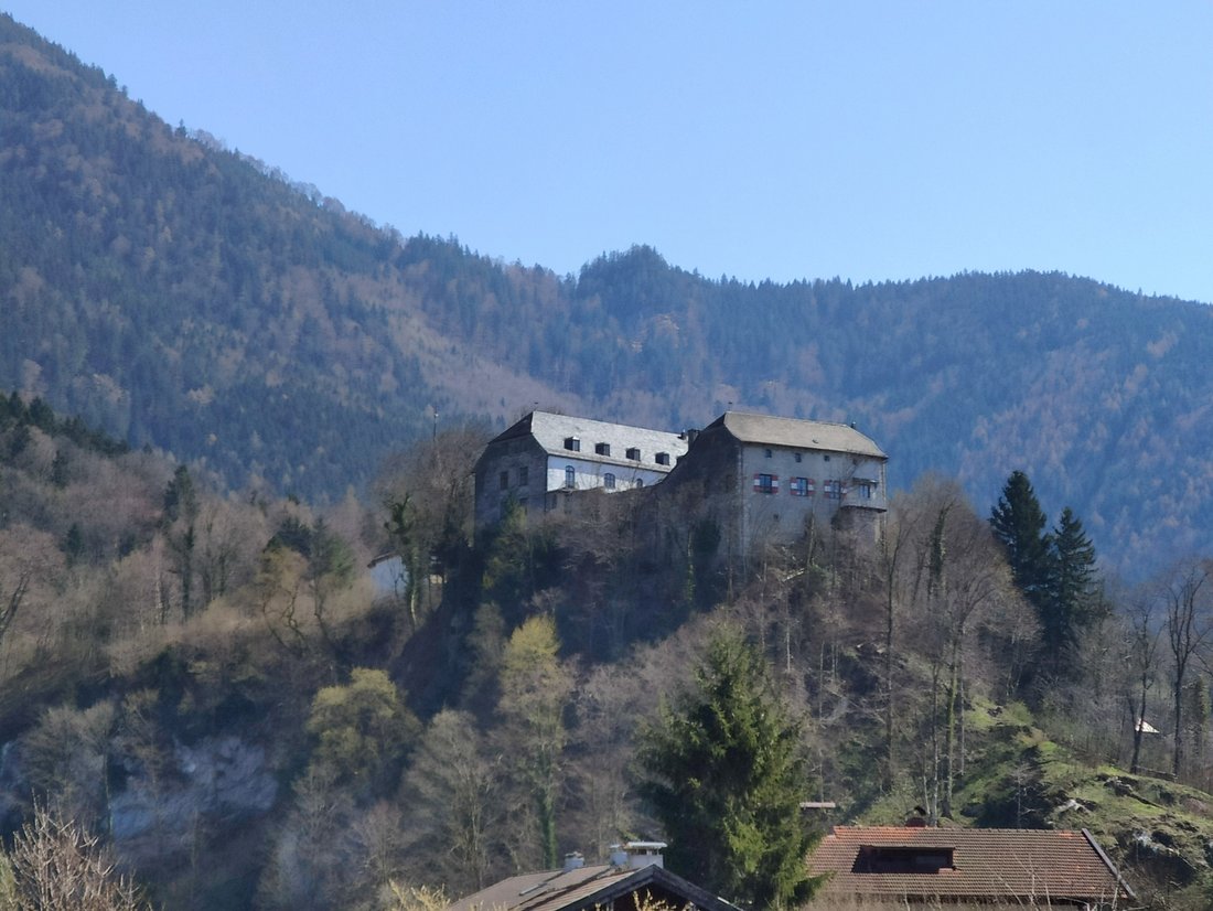 Burg Marquartstein thront seit fast 950 Jahren über dem wunderschönen Achental