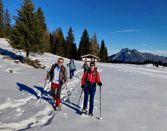 Schneeschuhwanderung für Einsteger und Geniesser im Bergdorf Reit im Winkl