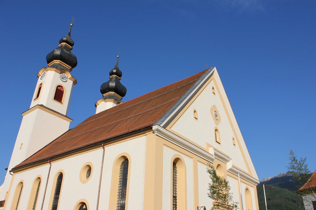 Kath Pfarrkirche Aschau_Foto Tourist Info