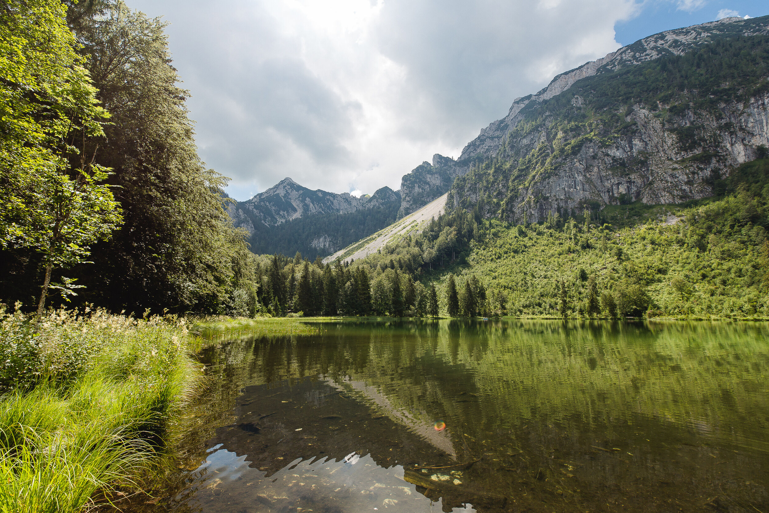 Frillensee in Inzell mit Blick auf die Berge