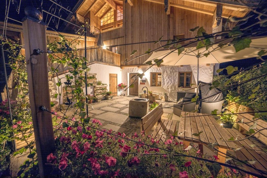 Göllner Hof, Terrasse am Abend