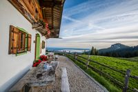 Piesenhausener Hochalm mit Blick auf Chiemsee