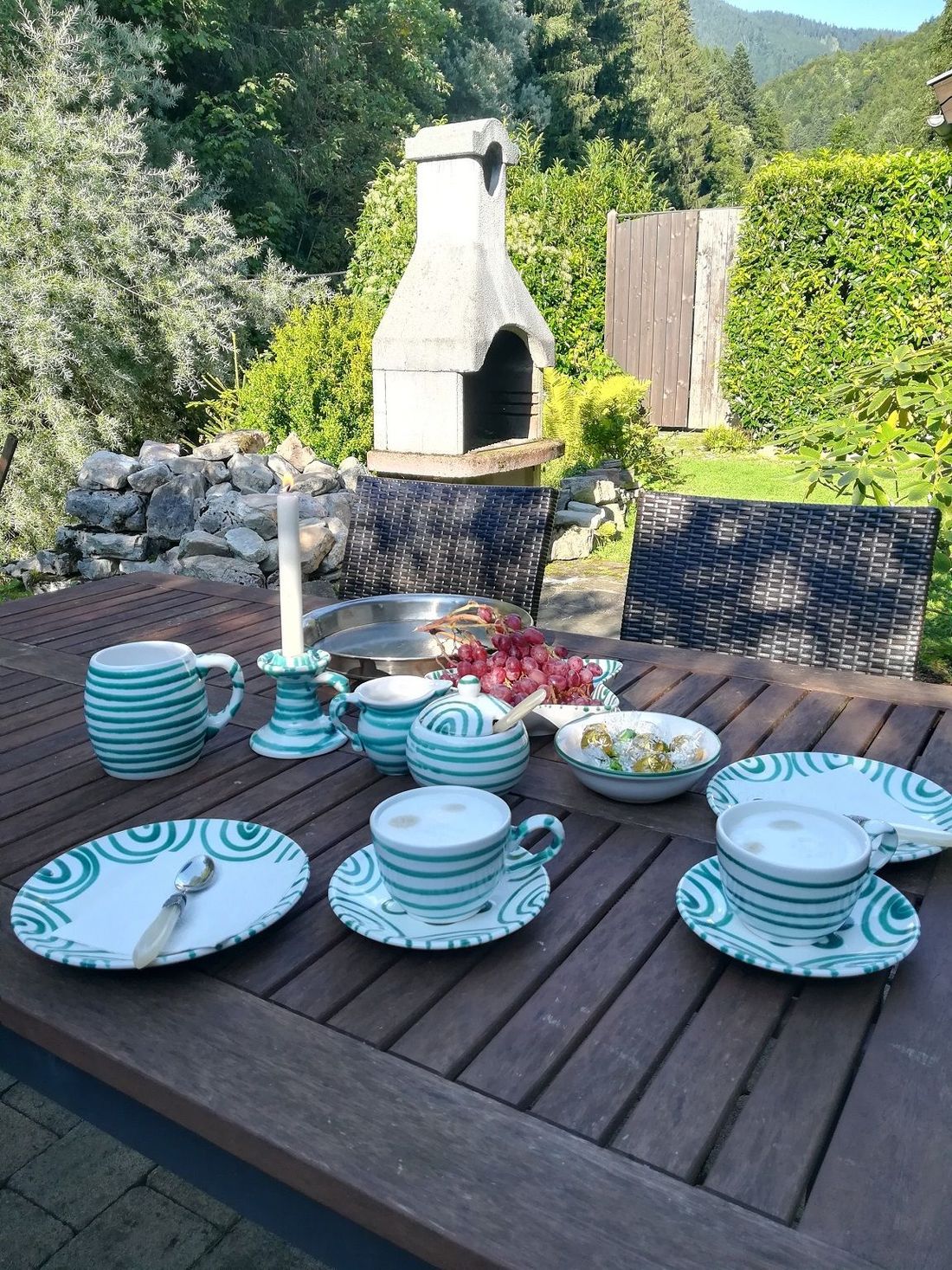 Eßtisch am Grillplatz