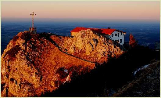 Hochfellnhaus_im_Abendlicht