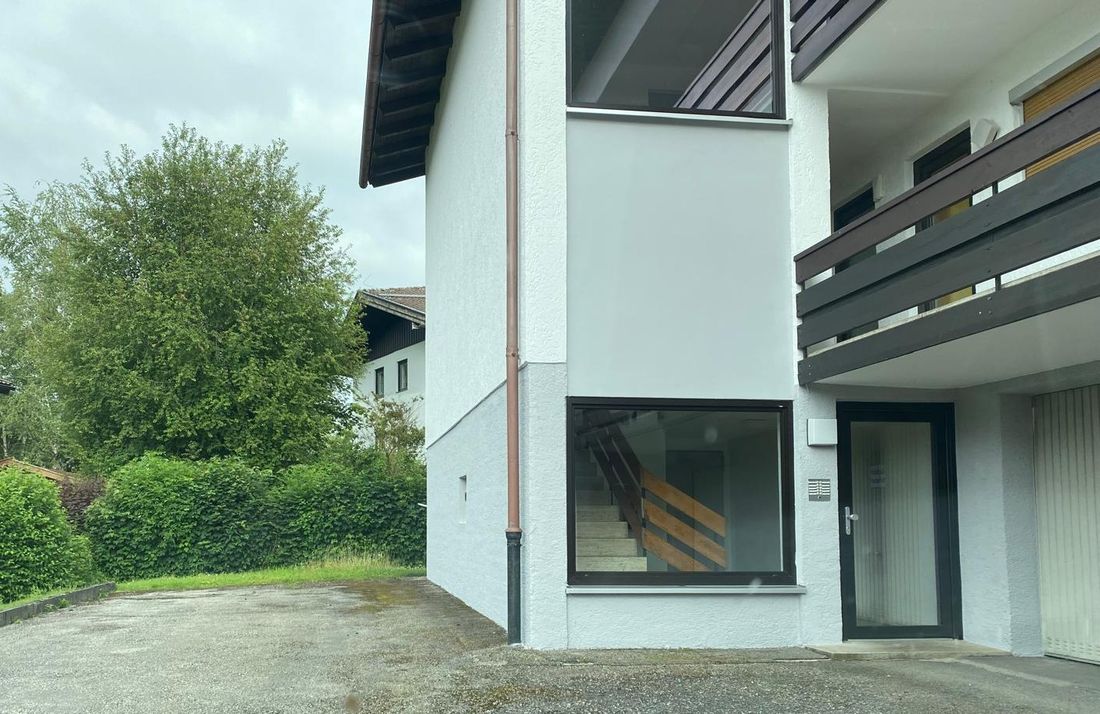 Feriendomizil mit Hauseingangstüre und Parkmöglichkeiten am Haus