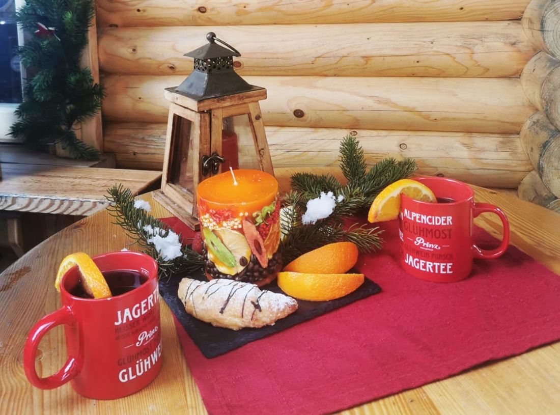 Glühwein dekorativ serviert