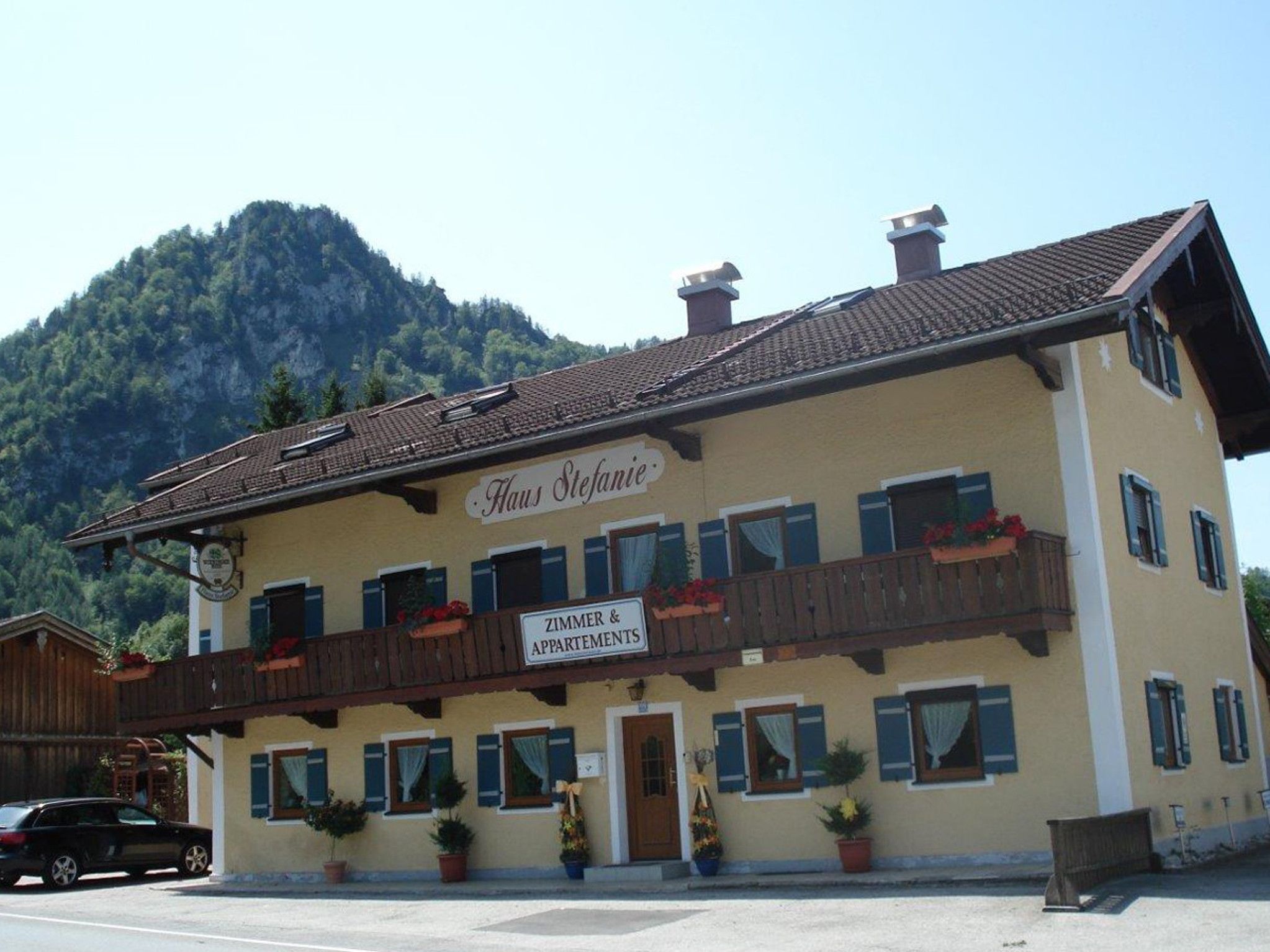 Hausansicht im Sommer