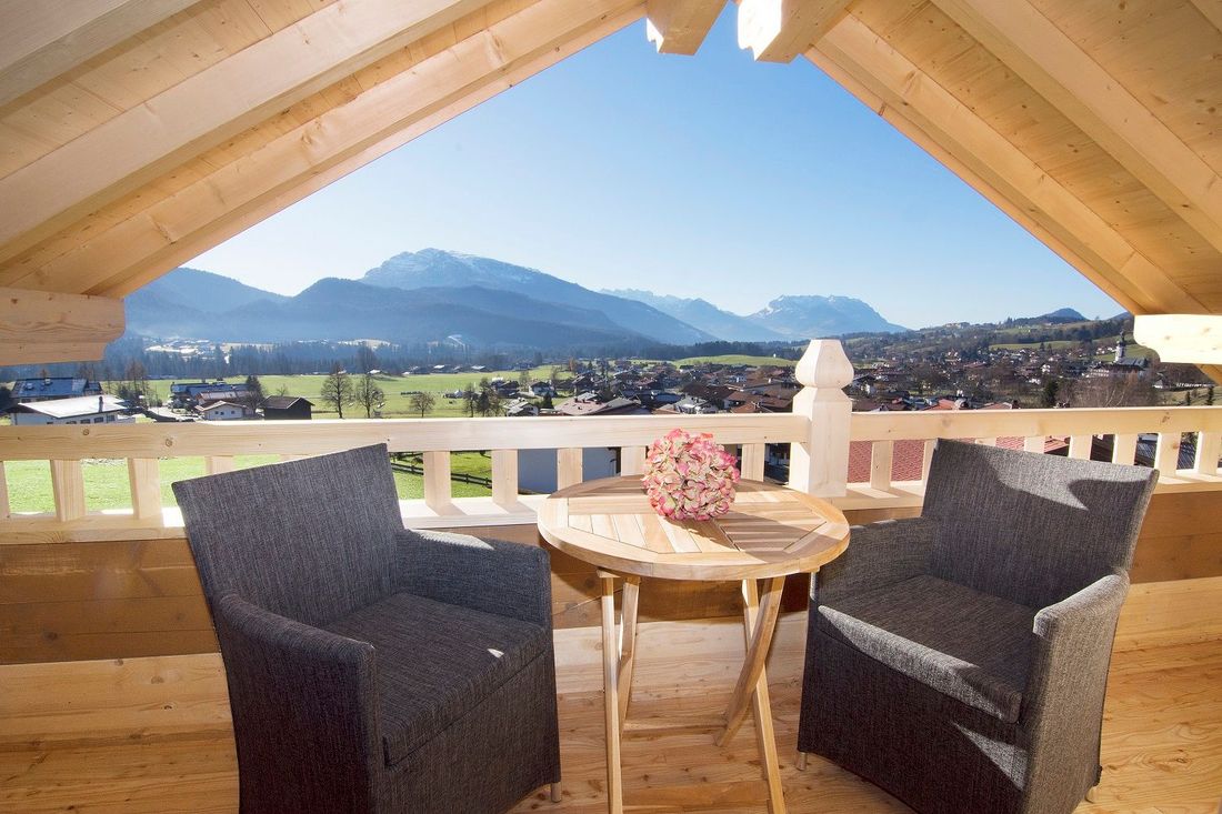 Was kann es Schöneres geben, als gut geschützt diesen Panoramablick zu genießen - bei jedem Wetter und zu jeder Jahreszeit