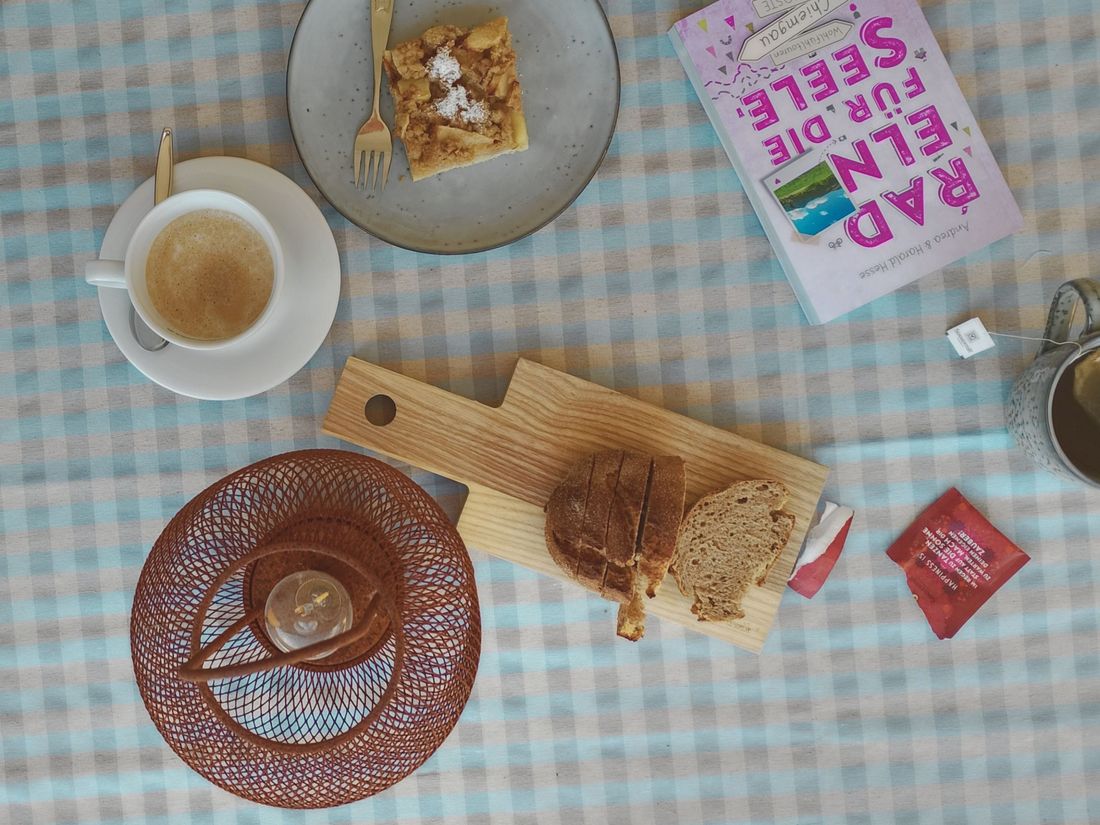 Gemütliche Balkonsitzecke für Frühstück, Brotzeit und Tourenplanung  :)