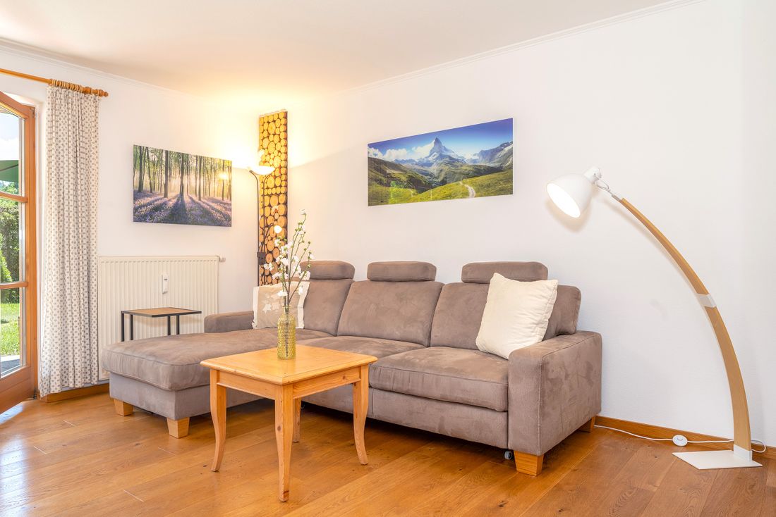 Hochwertige Couchgarnitur im Wohnbereich