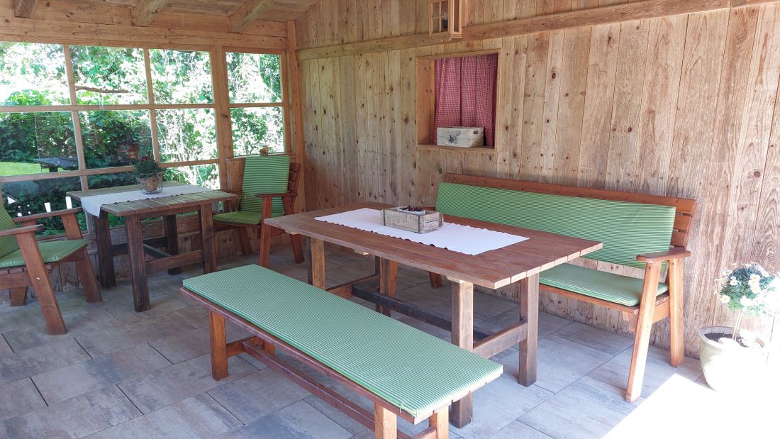 Sitzgelegenheit Gartenhaus