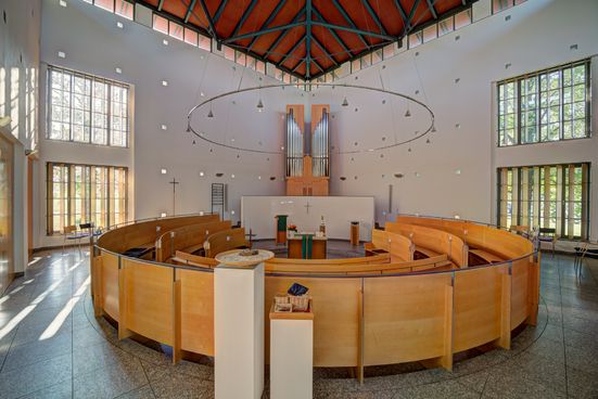 inzell herbst evangelische christus kirche innen altar_jh