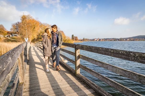 Pärchen auf Steg