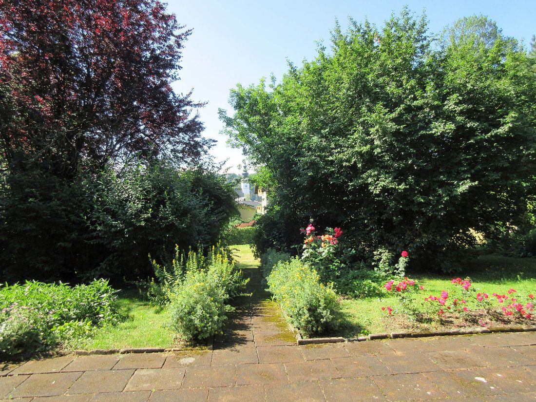 Garten mit Blick nach Waging