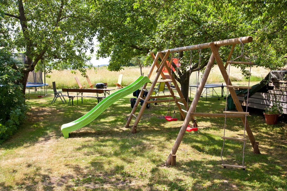 Schaukel und Rutsche