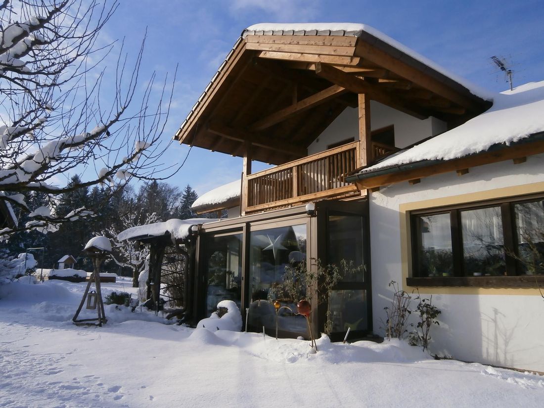 Hausansicht im Winter