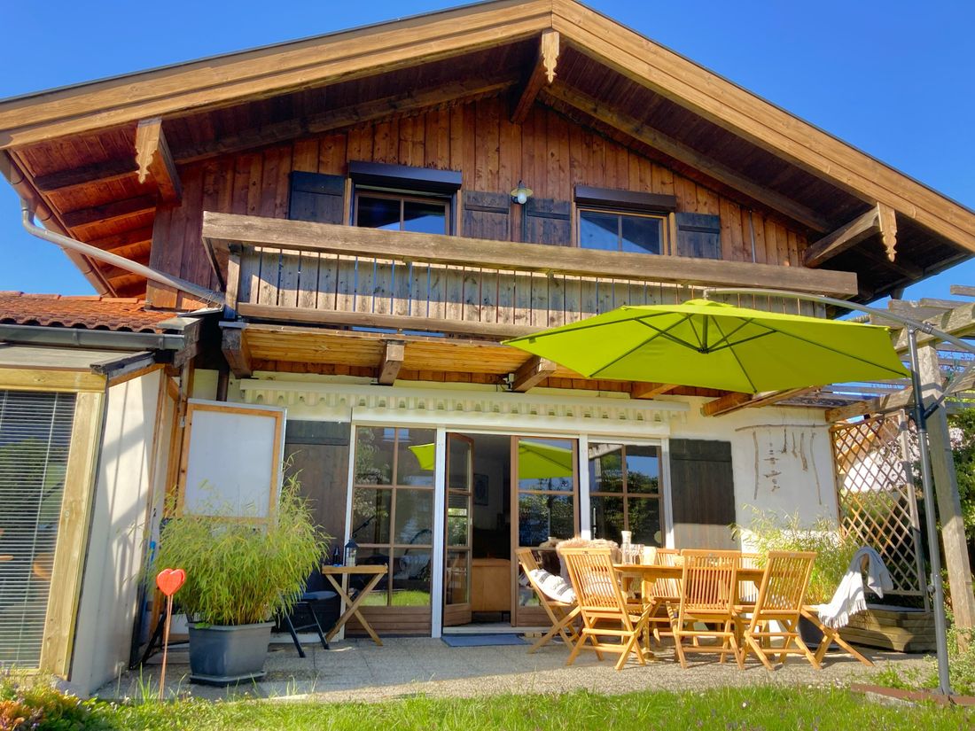 Haus mit vorderer Terrasse