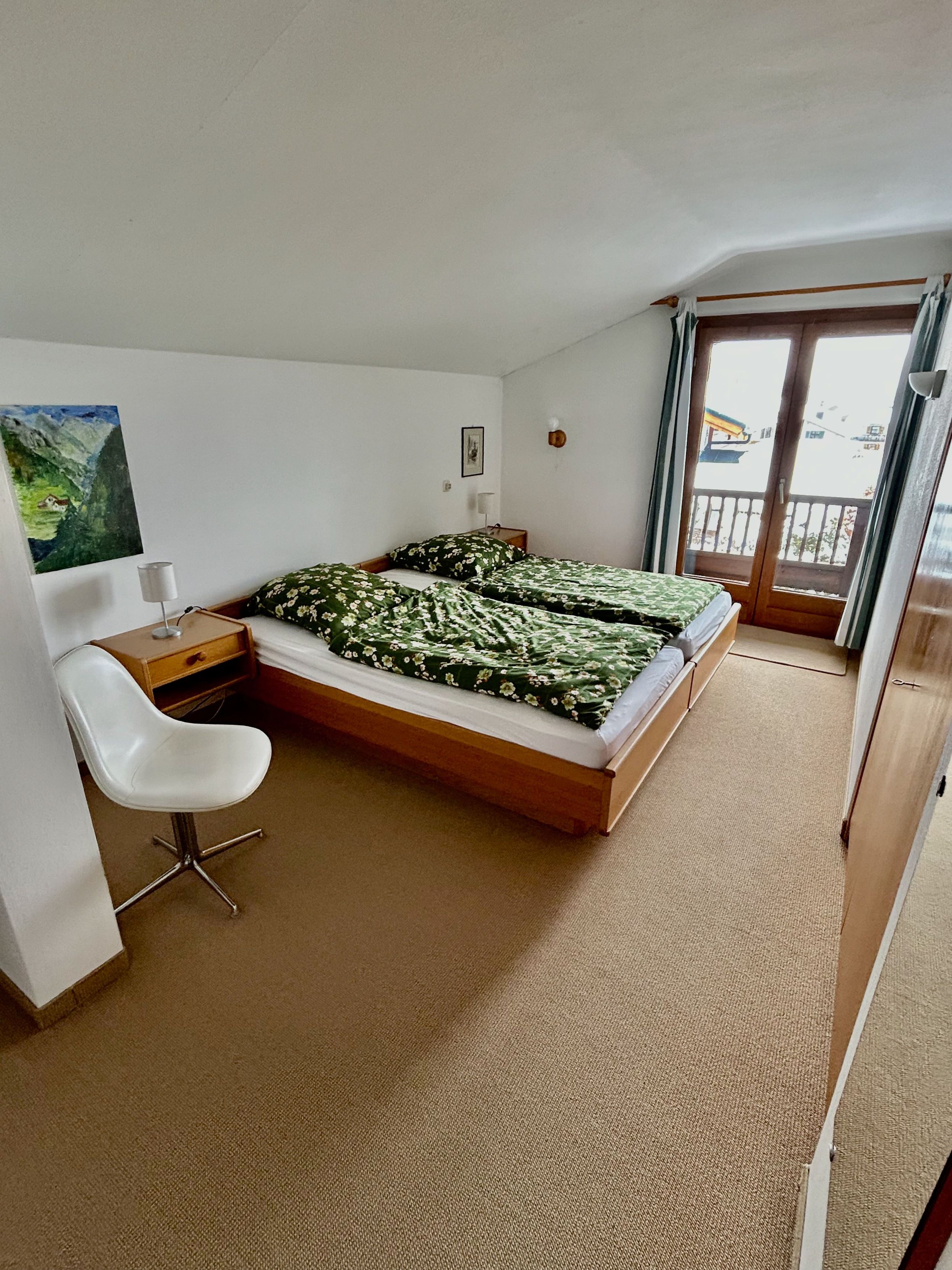 Schlafzimmer mit Südbalkon