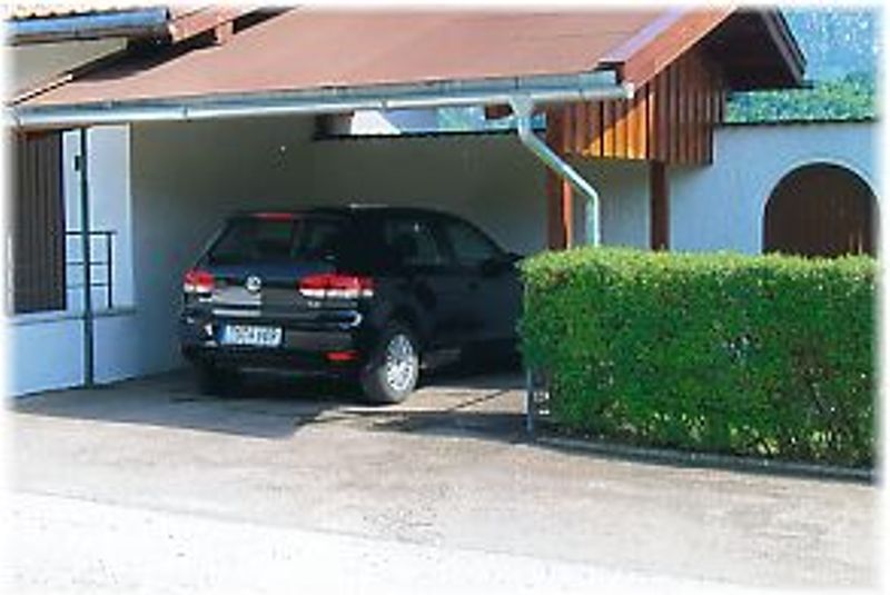 Unsere Gäste parken kostenlos im haueigenen Carport