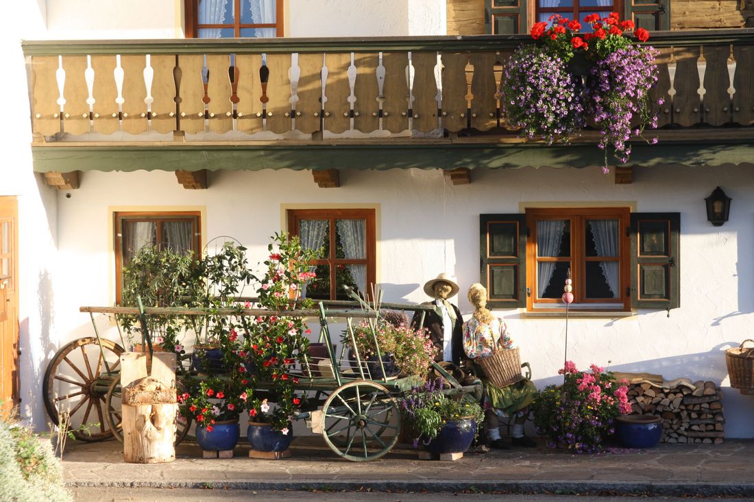 Vor dem Haus