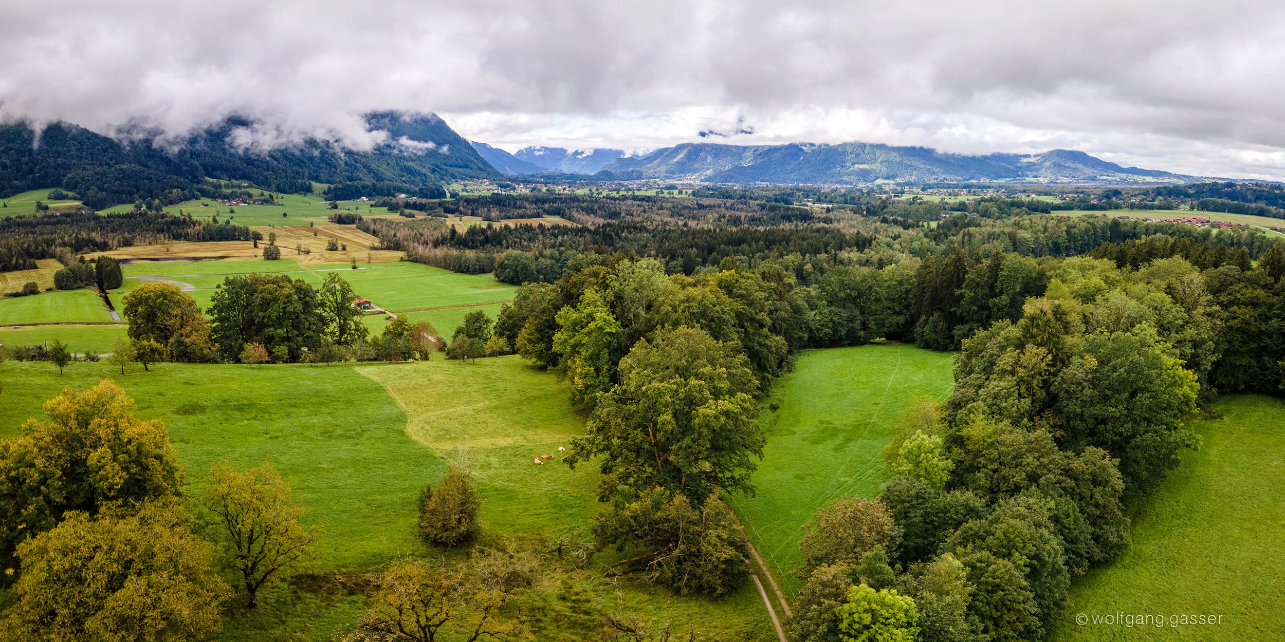 Osterbuchberg-Blick_StaudacherMoor+Achental_Sept24_DJI_0780pano_WolfgangGasser_MedRes_cr