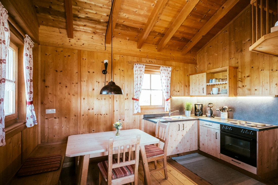 Wohnbereich, Küche Holzblockhütte
